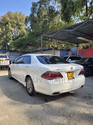 Toyota Crown 2011 Pearl