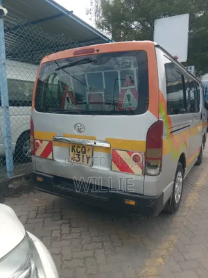 Toyota HiAce 2011 Silver