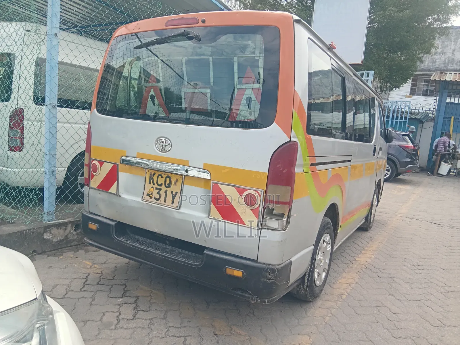Toyota HiAce 2011 Silver