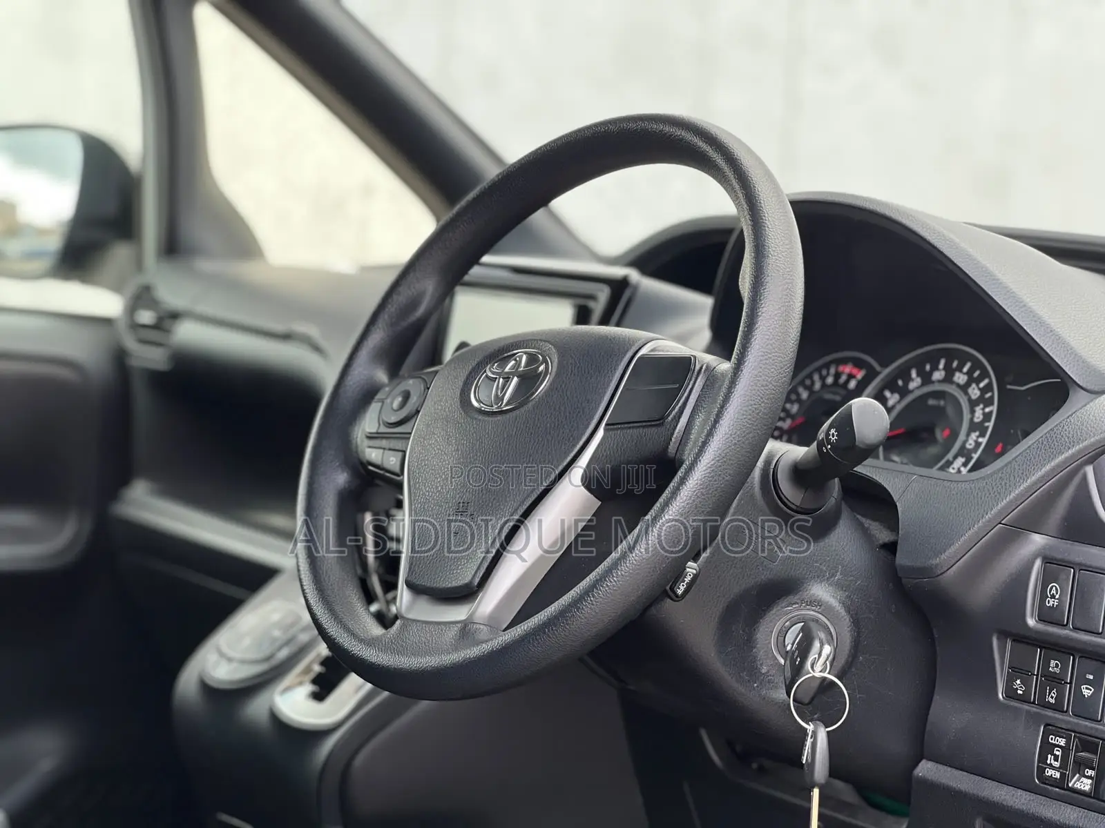 Toyota Voxy 2019 Silver