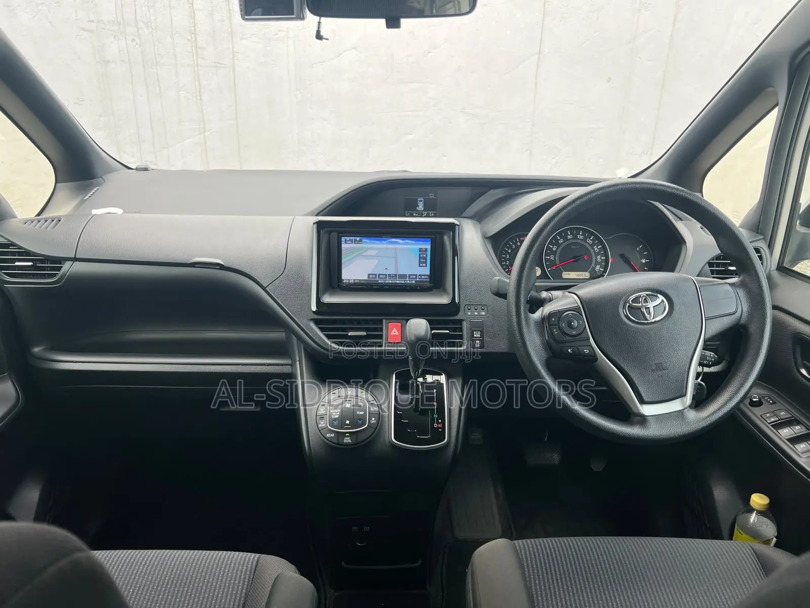Toyota Voxy 2019 Silver