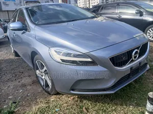 Volvo V40 2019 Purple