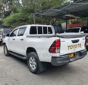 Toyota Hilux 2020 White