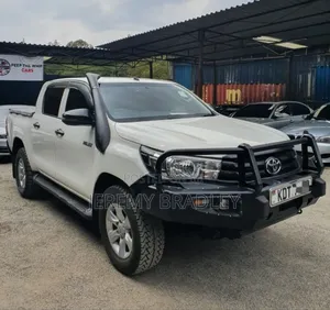 Toyota Hilux 2020 White