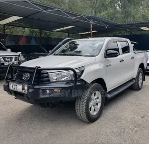 Toyota Hilux 2020 White