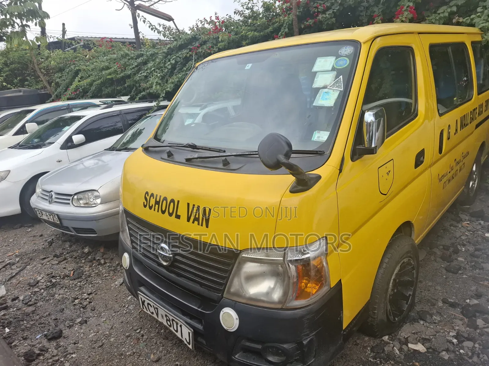 Nissan Caravan (Urvan) 2012 Yellow
