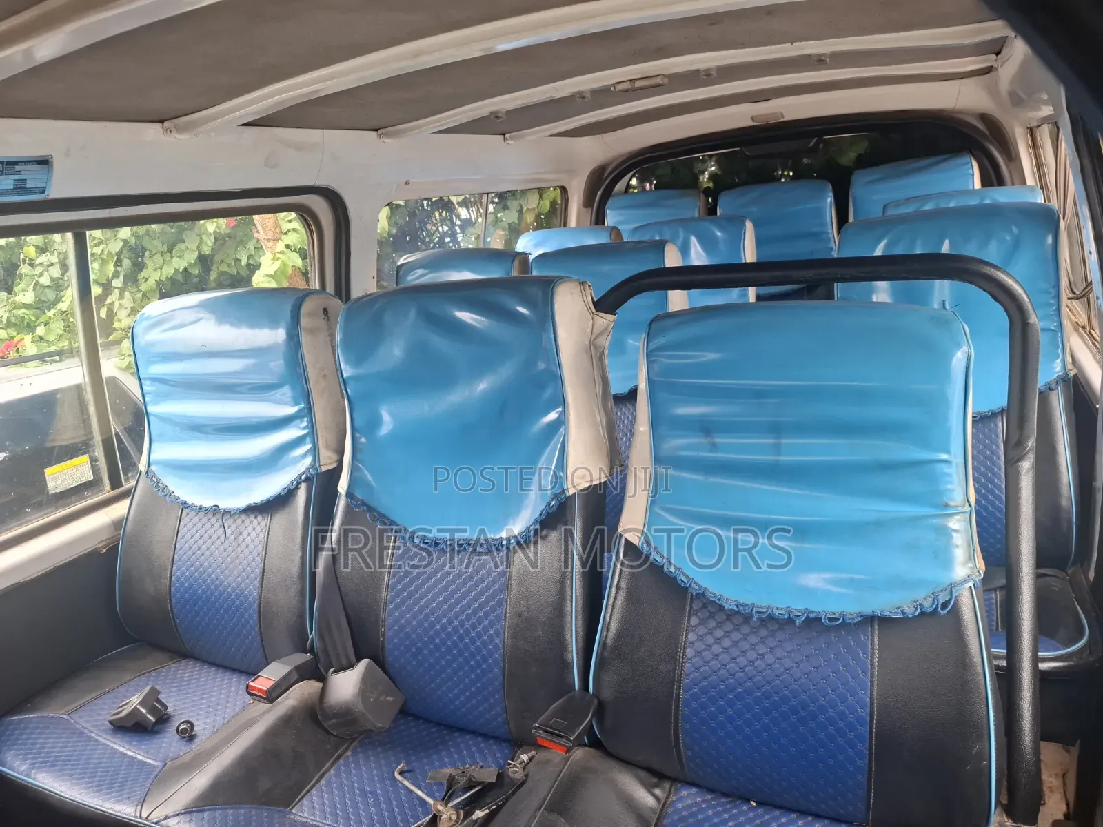 Nissan Caravan (Urvan) 2012 Yellow