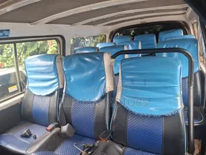 Nissan Caravan (Urvan) 2012 Yellow