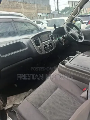 Nissan Caravan (Urvan) 2012 Yellow