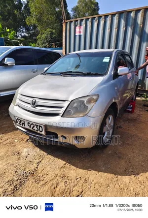Toyota IST 2003 Silver