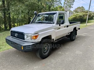 Toyota Land Cruiser 2017 White