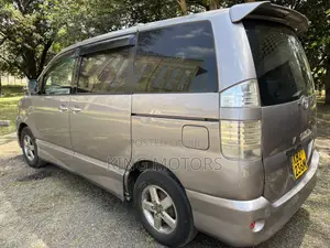 Toyota Voxy 2007 Silver