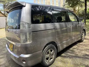 Toyota Voxy 2007 Silver