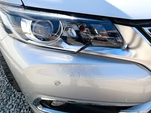 Toyota Premio 2018 Silver