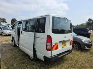 Toyota HiAce 2013 White