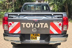 Toyota Hilux 2022 Gray