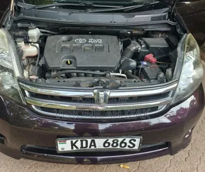 Toyota ISIS 2012 Burgundy