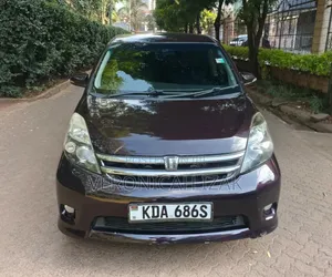 Toyota ISIS 2012 Burgundy