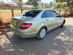 Mercedes-Benz C200 2011 Beige