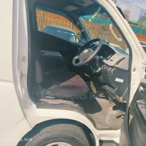 Toyota HiAce 2013 White