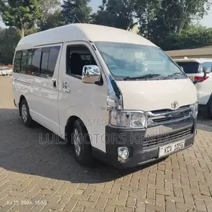 Toyota HiAce 2013 White