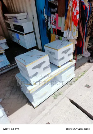 Modern White Coffee Table With 2 Stylish Stools