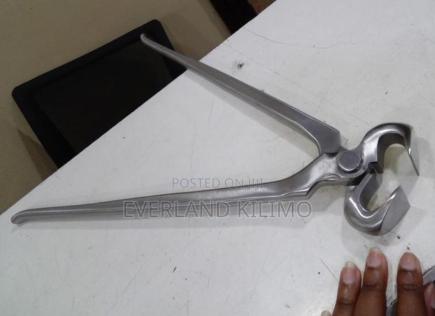 Hoof Nipper Tool