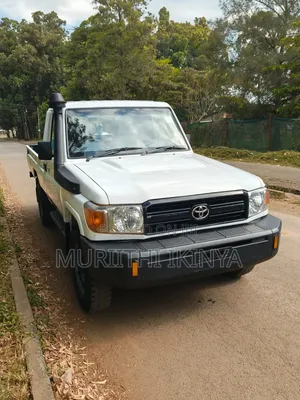 Toyota Land Cruiser 2017 White