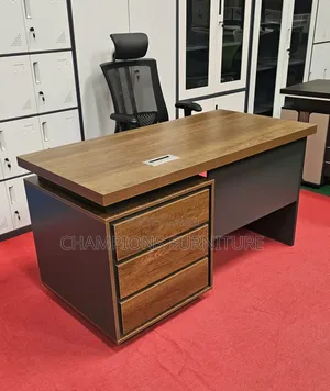1.4M Dual-Tone Office Desk