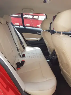 BMW 118i 2019 Red