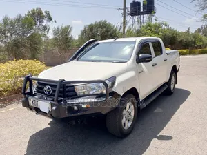 Toyota Hilux 2020 White