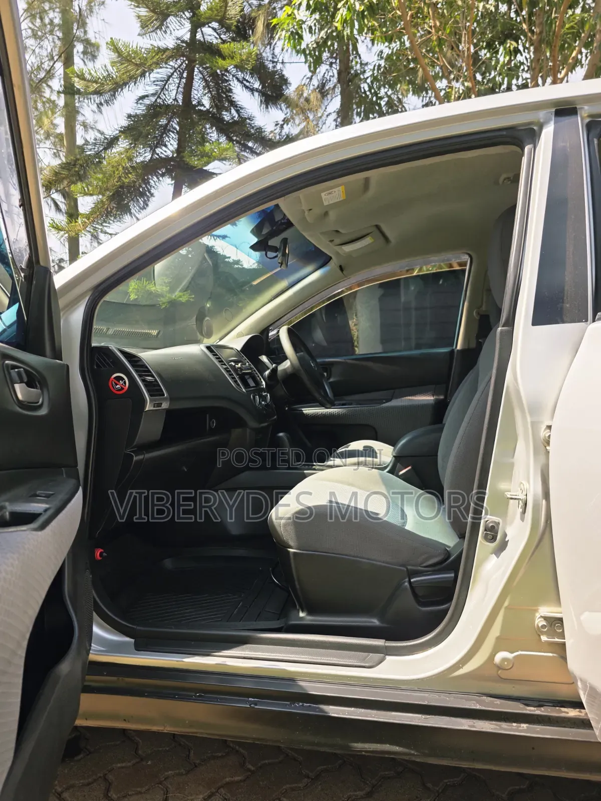 Nissan Wingroad 2013 Silver