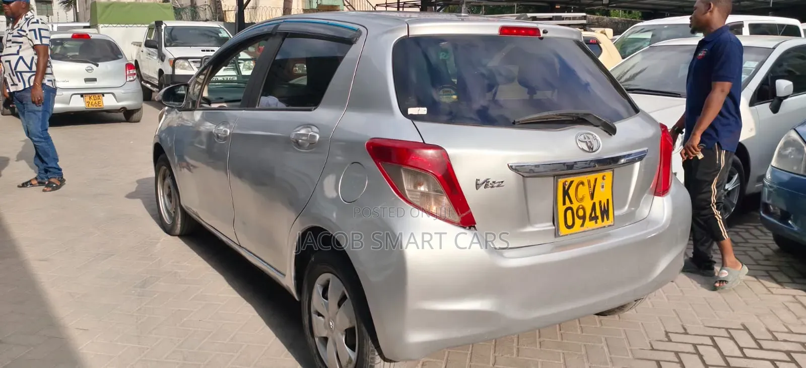 Toyota Vitz 2012 Silver