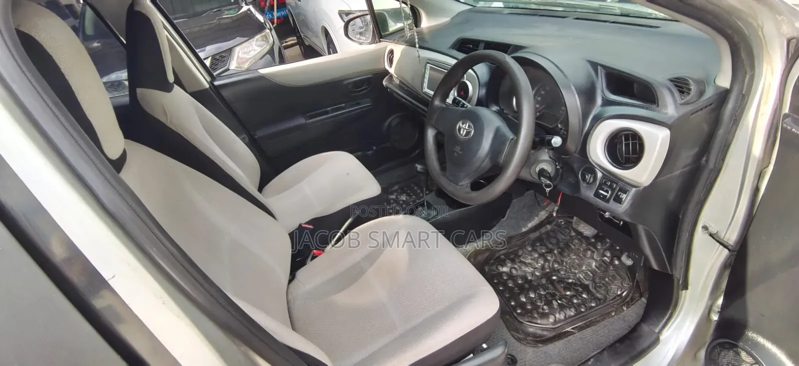 Toyota Vitz 2012 Silver
