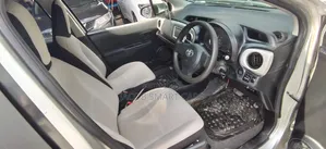 Toyota Vitz 2012 Silver