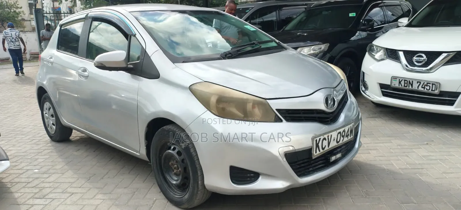 Toyota Vitz 2012 Silver