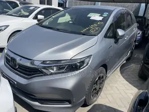 Honda Fit Shuttle 1.5 Hybrid 2WD 2019 Silver