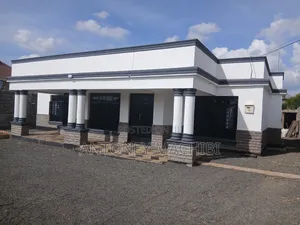 3bdrm Bungalow in Golfview Edtate, Bendor Estate for sale