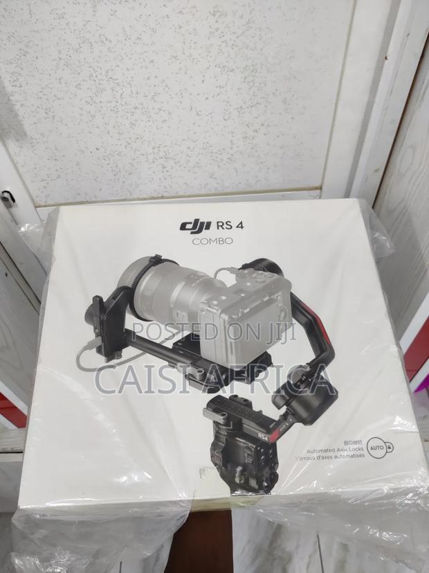 DJI RS 4 Combo — Professional Gimbal Stabilizer