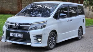 Toyota Voxy 2017 Pearl