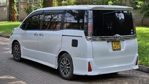 Toyota Voxy 2017 Pearl