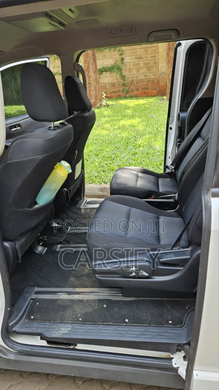 Toyota Voxy 2017 Pearl