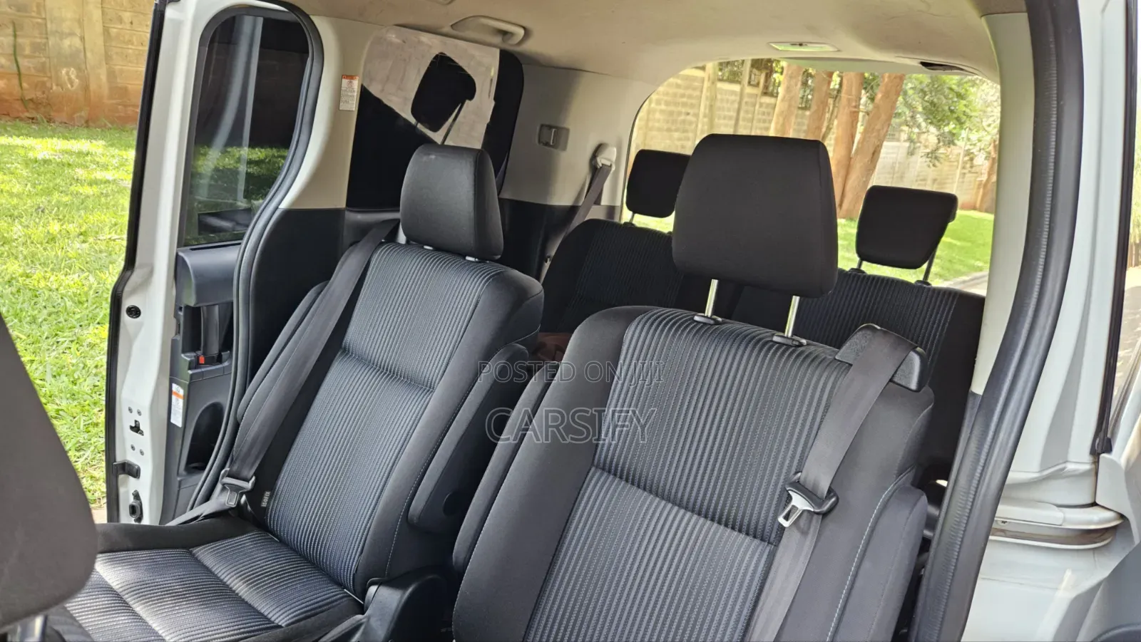 Toyota Voxy 2017 Pearl