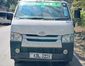 Toyota HiAce 2016 White