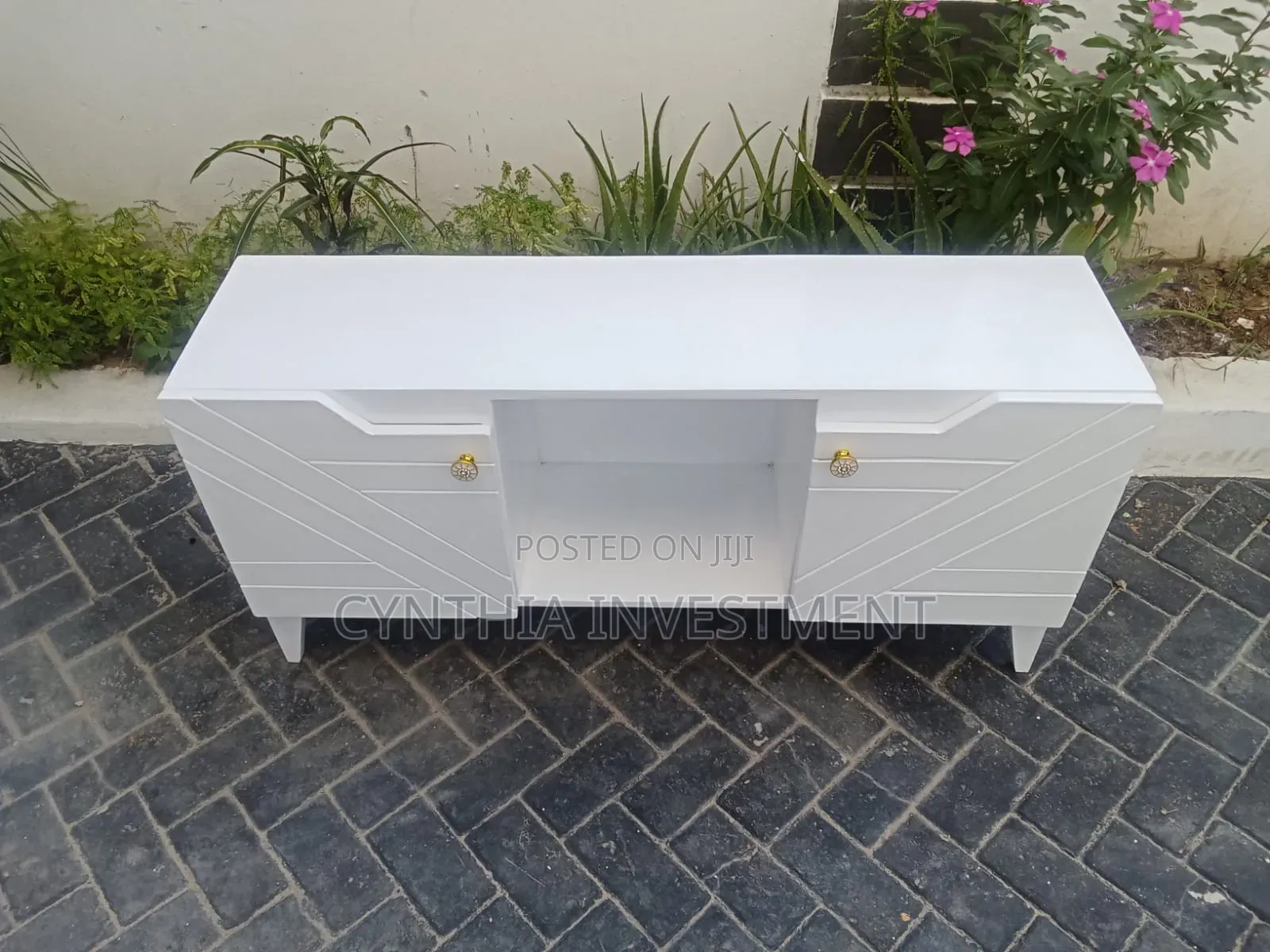 4 Ft TV Stand