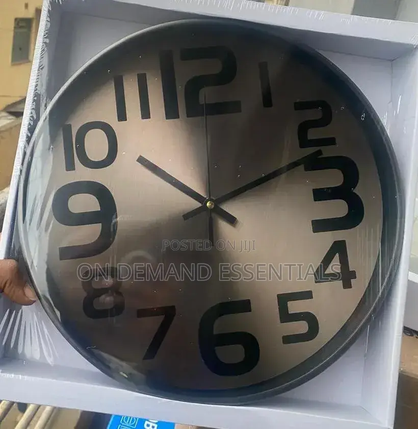 30cm Wall Clock With a Modern and Elegant Design