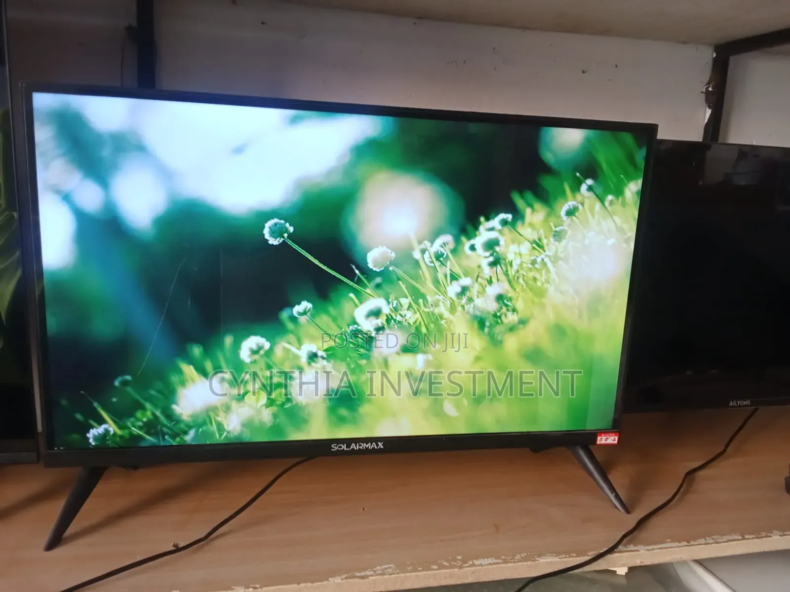 Solarmax 32 Inch Smart Android Frameless TV