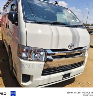 Toyota HiAce 2019 White