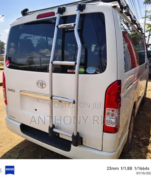 Toyota HiAce 2019 White
