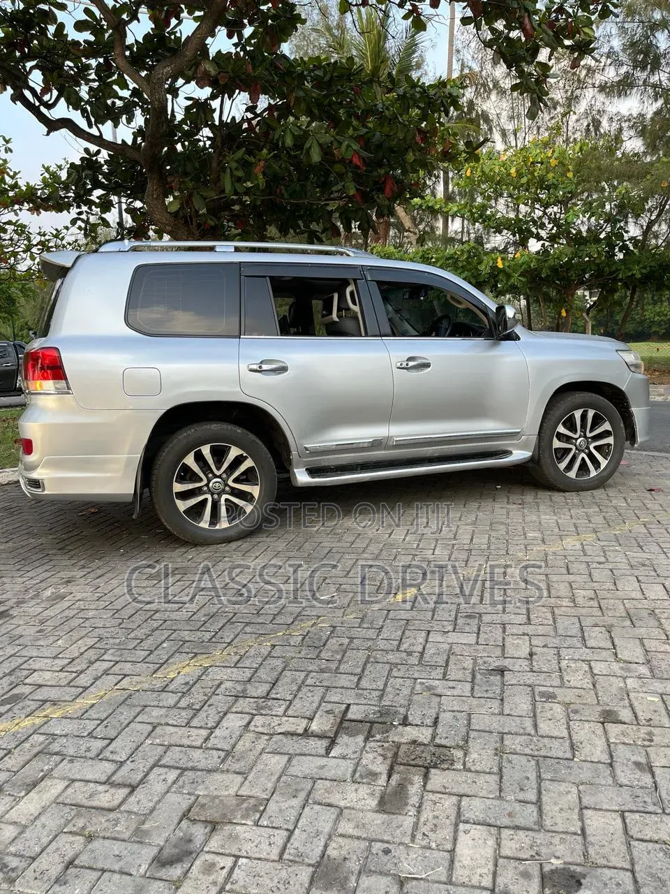 Toyota Land Cruiser 2010 Silver